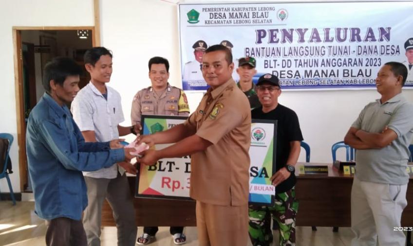 Bhabinkamtibmas Bripka Hartawan Hadiri Pembagian BLT Desa Manai Blau