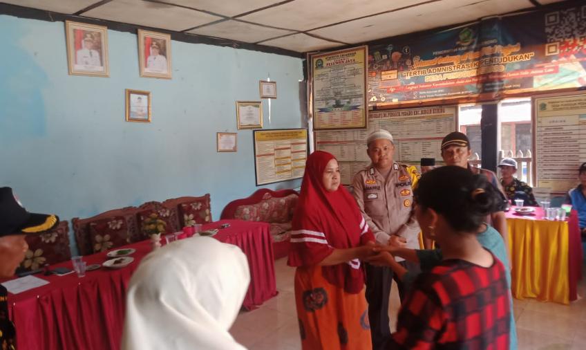 Sambang, Bhabinkamtibmas Problem Solving Permasalahan Warga di Desa Binaannya