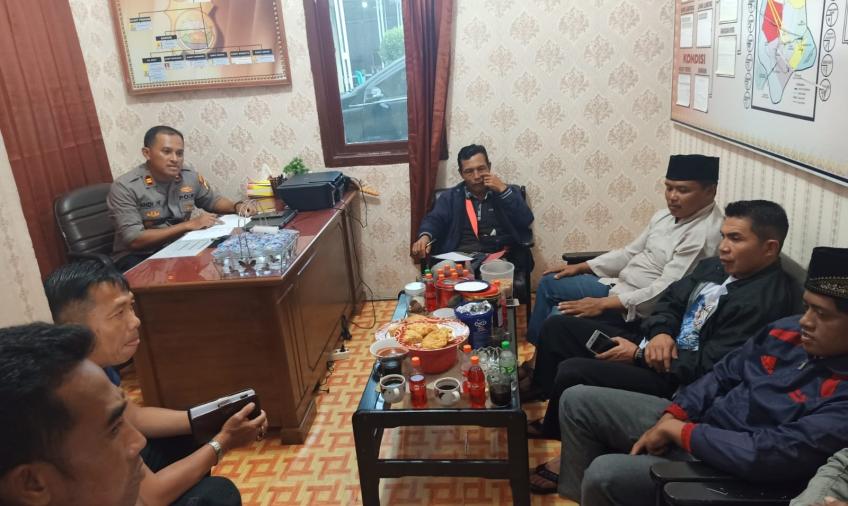 Siap Menyukseskan Pilkades, Kapolsek Sindang Kelingi Gelar Rakor Bersama Panitia