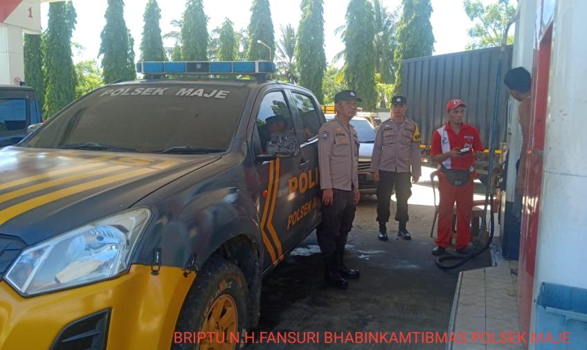 Polsek Maje Berikan Pengamanan dan Pengawasan Ketersedian BBM di SPBU Air Numan Jaya