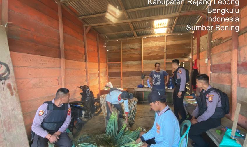 Dekatkan Diri Dengan Masyarakat, Sat Samapta Polres RJ Sambangi Warga Desa Karang Jaya 