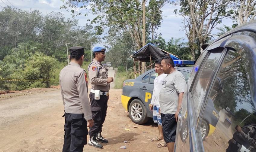 Polisi Batik Nau Berikan Sosialisasi Saberpungli Kepada Warga