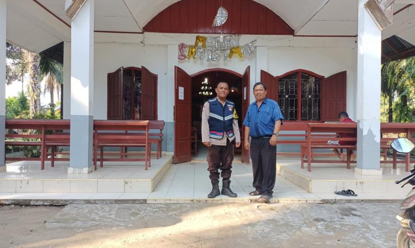 Berikan Rasa Nyaman, Polsek Putri Hijau Lakukan Pengamanan Rutin Ibadah Minggu di Gereja