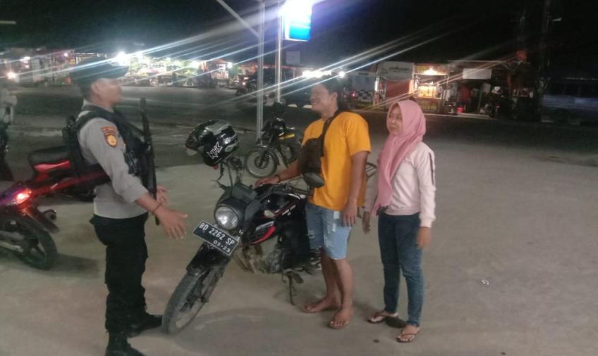 Melalui Patroli Malam, Polisi Berikan Imbauan Kamtibmas Kepada Masyarakat