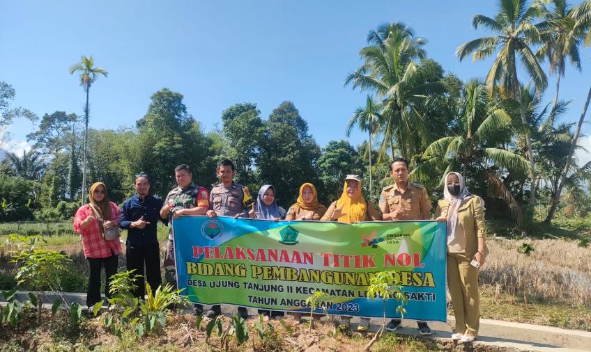 Sinergi, Bhabinkamtibmas Hadiri Pembagian BLT di Desa Ujung Tanjung 2