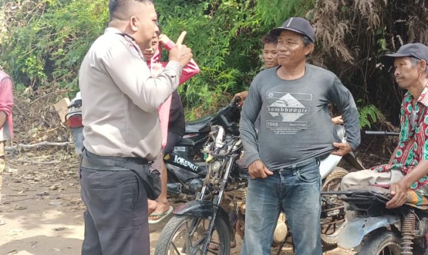 Bhabinkamtibmas Batik Nau Ajak Warga Berperan Aktif Jaga Kamtibmas Kondusif