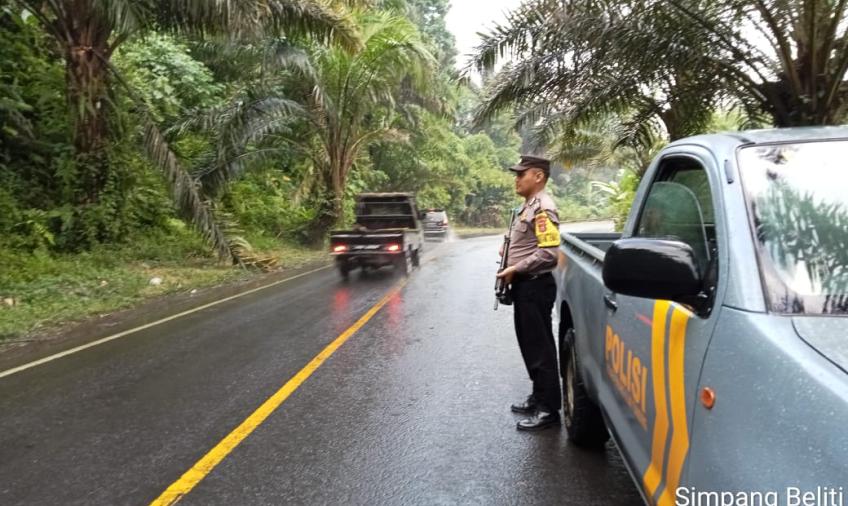 Berikan Pengamanan Kepada Pengendara, Polsek Padang Ulak Tanding Patroli Jalan Lintas Curup-Lubuklinggau