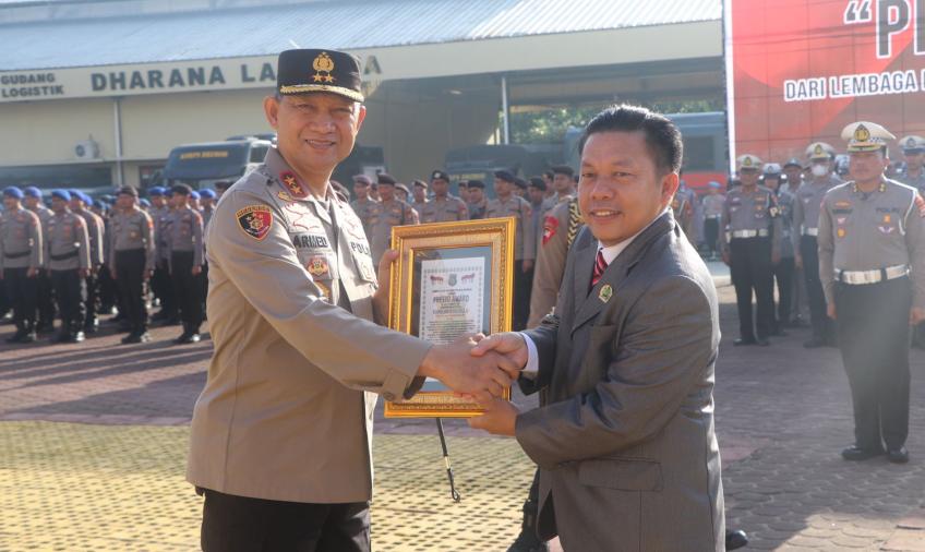 Kapolda Bengkulu Terima Penghargaan “Presisi Award” dari Lemkapi