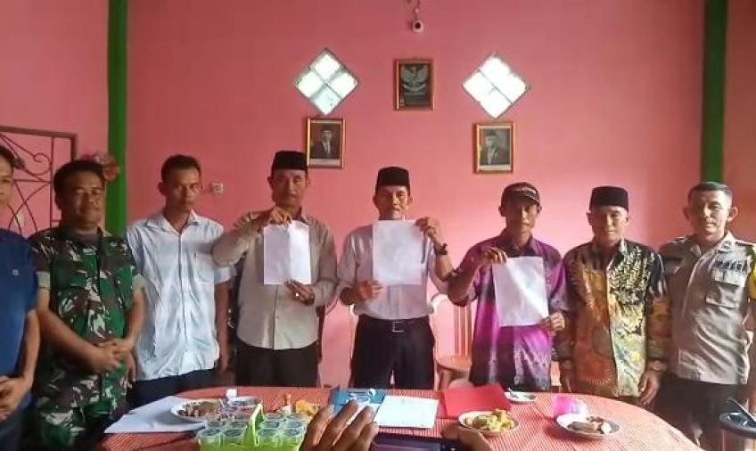 Bhabinkamtibmas Polsek Kotapadang Monitoring Pengambilan No Urut Calon Kades Desa Suka Merindu 