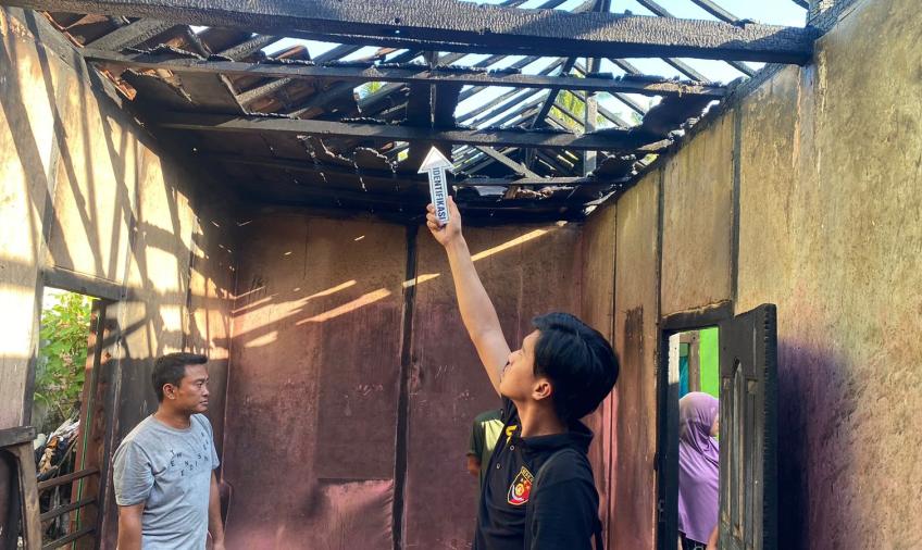 Polsek Kaur Selatan Olah TKP Rumah Warga yang Terbakar