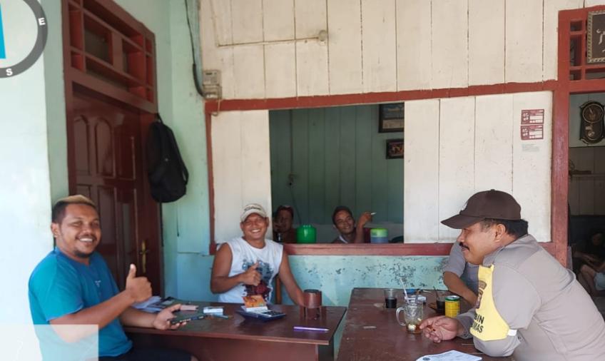 Ngopi Santai Bareng Warga Bhabinkamtibmas Imbau Agar Tetap Waspada