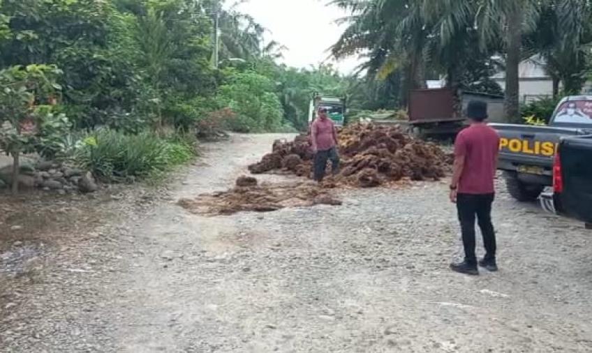 Antisipasi Tindak Kriminal, Polsek Penarik Raya Melakukan Monitoring Penutupan Jalan Poros Menuju PT MMIL 