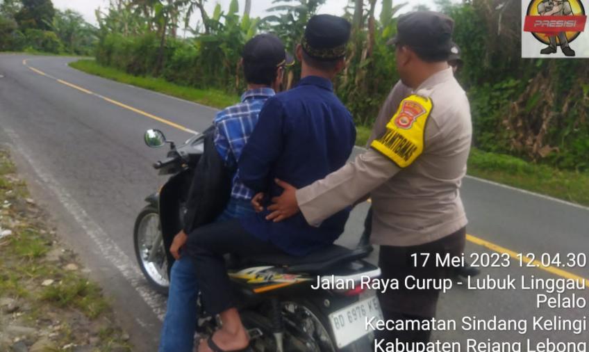 Cipta Kondisi, Polsek Sindang Kelingi Gelar Razia dan Berikan Imbauan Warga Tentang Larangan Sajam Atau Senpi