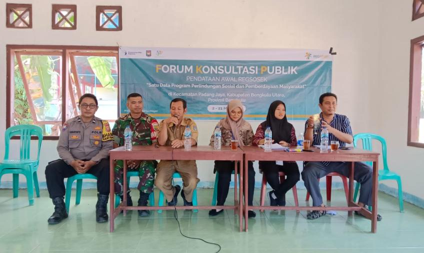 Bhabinkamtibmas Polsek Padang Jaya Bersama Bhabinsa Dampingi Kegiatan FKP