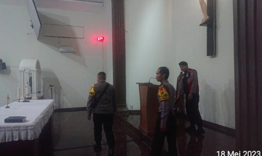 Polisi Berikan Pengamanan Pelaksanaan Ibadah Perayaan Kenaikan Isa Al Masih di Gereja GKII 