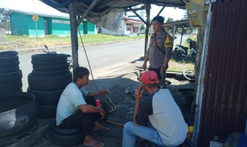 Bhabinkamtibmas Polsek Kota Manna Sapa Warga Desa Binaan Melalui Sambang Dialogis 