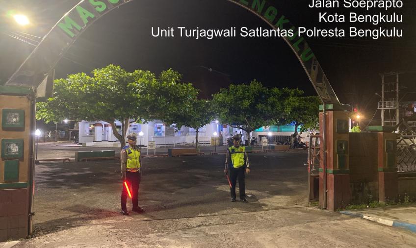 Patroli KRYD, Sat Lantas Polresta Bengkulu Lakukan Pengamanan Salat Subuh 