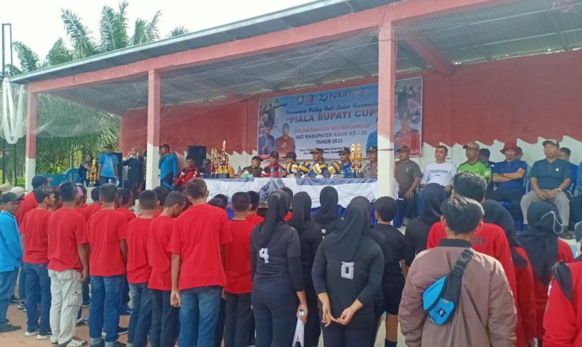 Polsek Tanjung Kemuning Monitoring Pembukaan Turnamen Bola Voli HUT Kaur Ke-20
