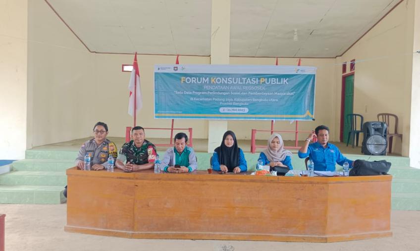 Sinergitas BhabinKamtibmas Polsek Padang Jaya bersama Bhabinsa dampingi kegiatan FKP di  Desa Arga Mulya