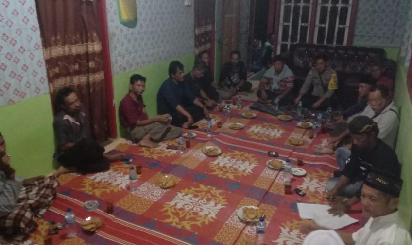 Rapat Warga Membahas Penutupan Jalan Poros Menuju PT MMIL