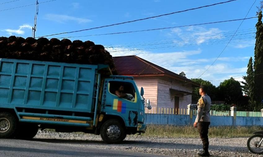 Pesan Pak Bhabin, Pak Sopir Muatan Jangan Sampai Over 