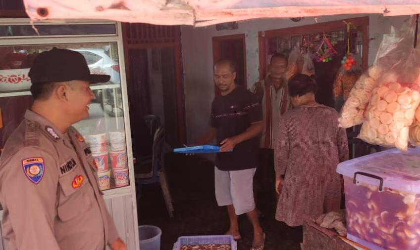 Polsek Kota Manna Sampaikan Imbauan Kepada Wisatawan dan Pedagang Pantai Pasar Bawah
