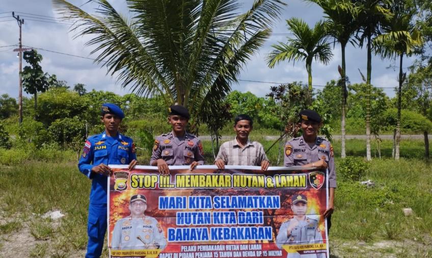 Musim Kemarau Tiba, Anggota Polsek Enggano Melaksanakan Sosialisasi