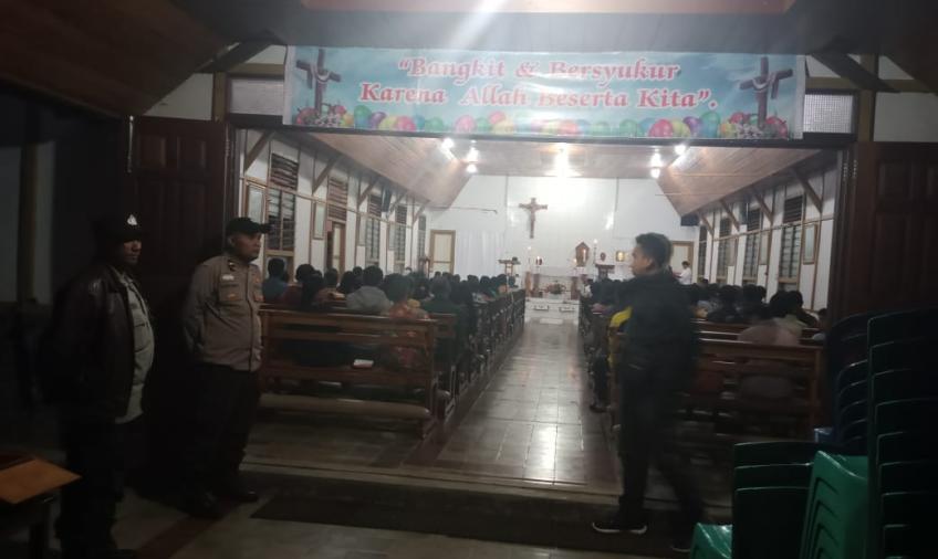 Polsek Sindang Kelingi Laksanakan Pengamanan Ibadah Mingguan di Gereja