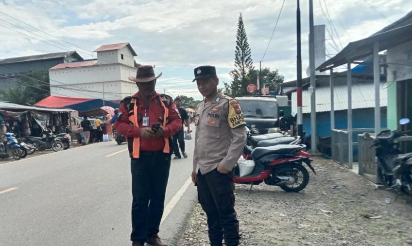 Memastikan Keamanan Pasar, Bhabinkamtibmas Kordinasi dengan Petugas Pasar