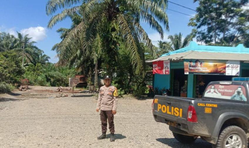 Antisipasi Gangguan Kmatibmas, Polsek Penarik Melakukan Pengamanan Penutupan Jalan Poros Menuju PT MMIL 