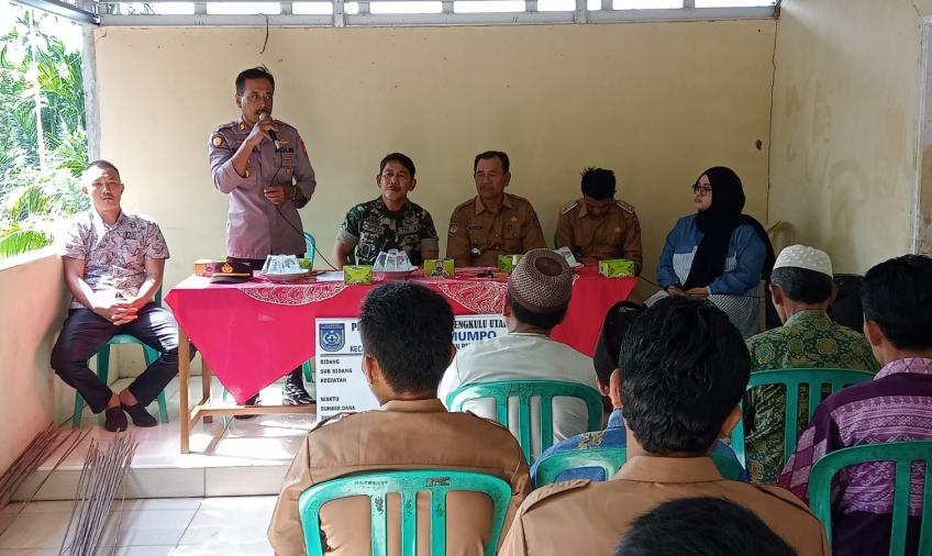 Monitoring Penggunaan DD, Kapolsek Lais Hadiri Pra Pelaksanaan Pembangunan