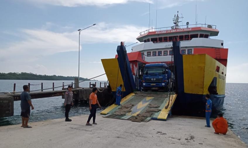 Polsek Enggano Pam Pendistribusian BBM Dari Kapal Feri Hingga SPBU Kepulauan