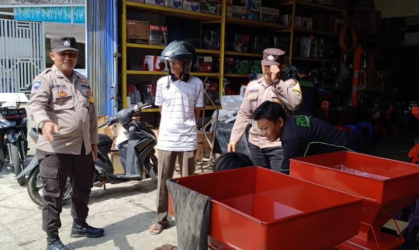 Bhabinkamtibmas Sambangi Warga Berikan Imbauan Kamtibmas   