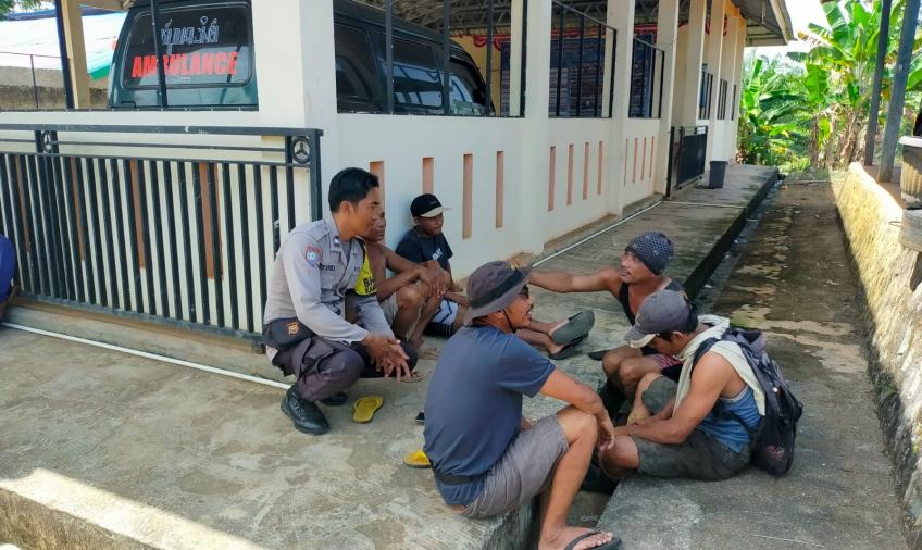 Nongkrong Bareng Warga Bhabin Ketahun Ngbobrol Seputar Sitkamtibmas