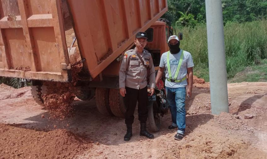 Peduli Keselamatan Kerja, Polisi RW Berikan Imbauan Kepada Pekerja