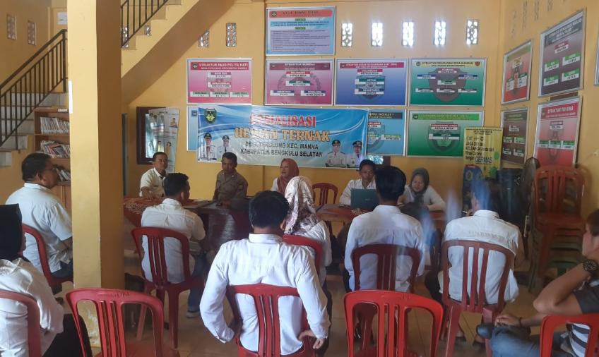 Bhabinkamtibmas Hadiri Giat Sosialisasi Peternakan Ketahanan Pangan di Balai Desa Terulung