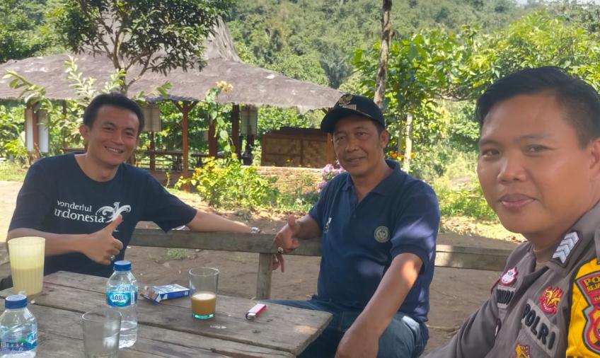 Bhabinkamtibmas Sambangi Objek Wisata Air Terjun di Desa Belitar 