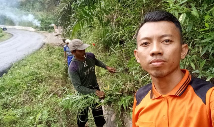 Polisi RW Mengajak Bersih Lingkungan 