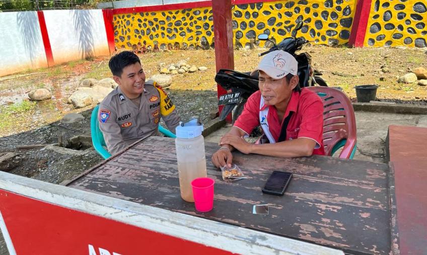 Polsek Muara Sahung melaksanakan Sambang DDS ke  Desa Ulak Bandung 