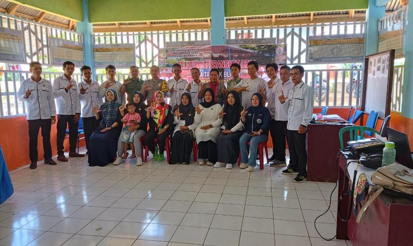 Kapolsek dan Bhabinkamtibmas Polsek Lebong Atas Hadiri Pelatihan Perangkat Desa 