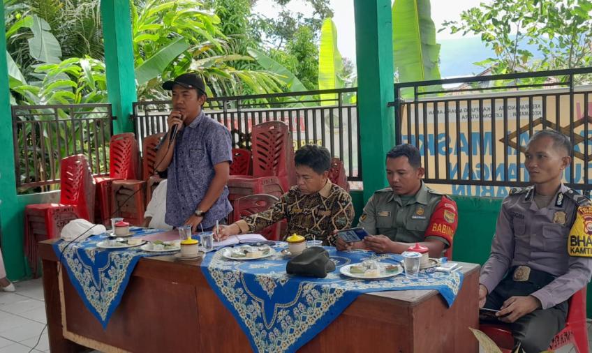 Bhabinkamtibmas Polsek Lebong Utara Hadiri Kegiatan Pra Pembangunan di Desa Kampung Muara Aman