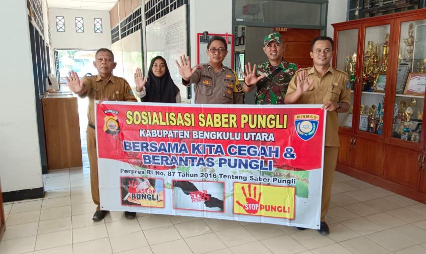 Edukasikan Saber Pungli, Bhabinkamtibmas Polsek Padang Jaya Berikan Imbauan