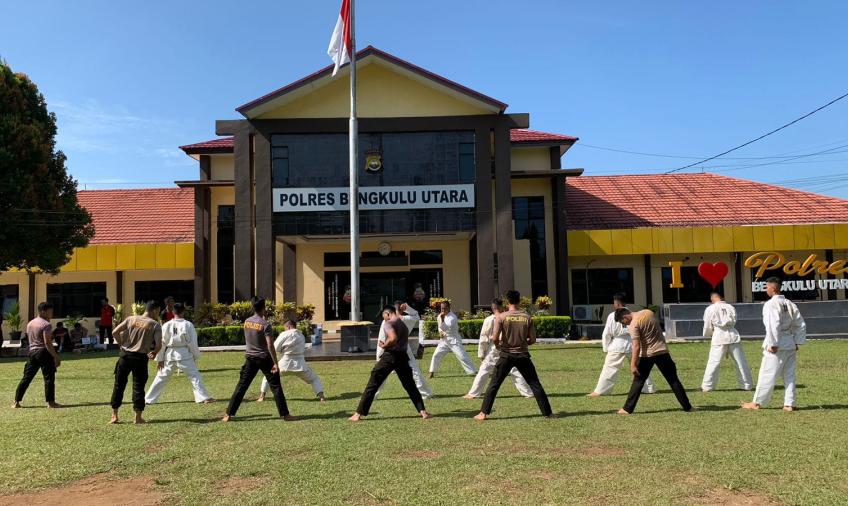 Latih Keterampilan, Polres Bengkulu Utara Melaksanakan Latihan Bela Diri Polri