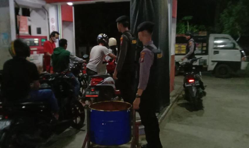 Antisipasi Tindak Kriminal, Personel Sat Samapta Polres BU Melaksanakan Patroli di SPBU 