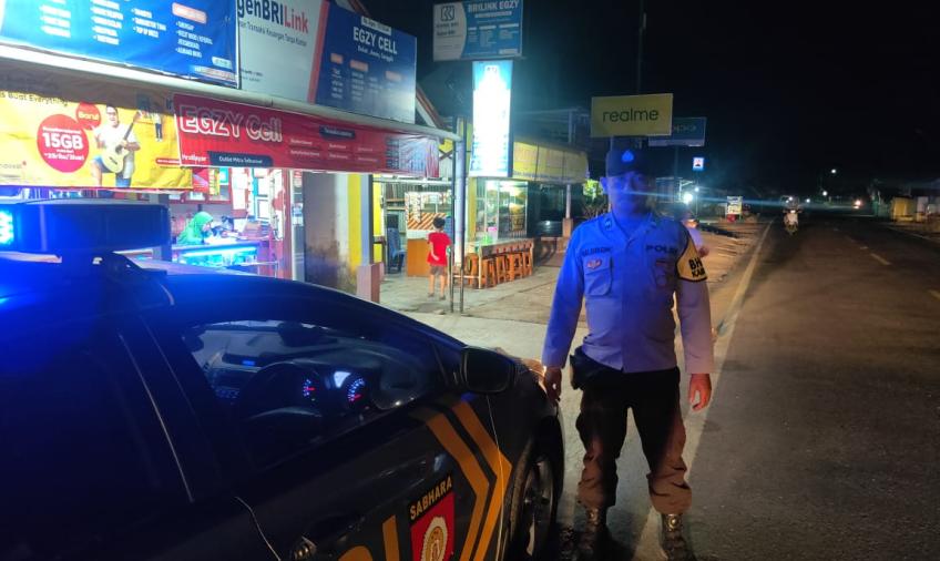 Cara Anggota Sabhara Polsek Batik Nau Jaga Kamtibmas