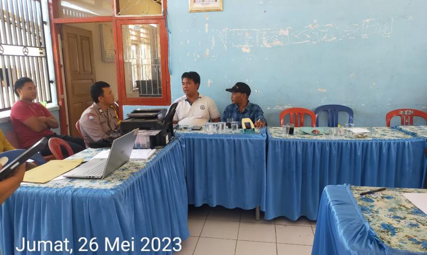 Bhabinkamtibmas Hadiri Musyawarah Penetapan APBDes di Desa Nangai Amen
