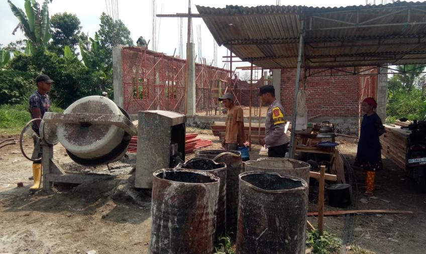 Tingkatkan Koordinasi, Bhabinkamtibmas Laksanakan Sambang ke Warga