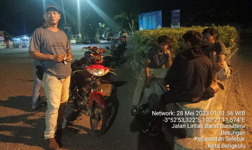 Dini Hari, Tim Opsnal Polsek Selebar Patroli Antisipasi 3C