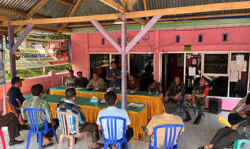 Kapolsek Pino Hadiri Deklarasi Pilkades Damai Desa Ulak Lebar Kecamatan Pino