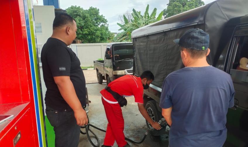 Polsek Giri Mulya Lakukan Pengecekan Ketersediaan BBM di SPBU Giri Mulya